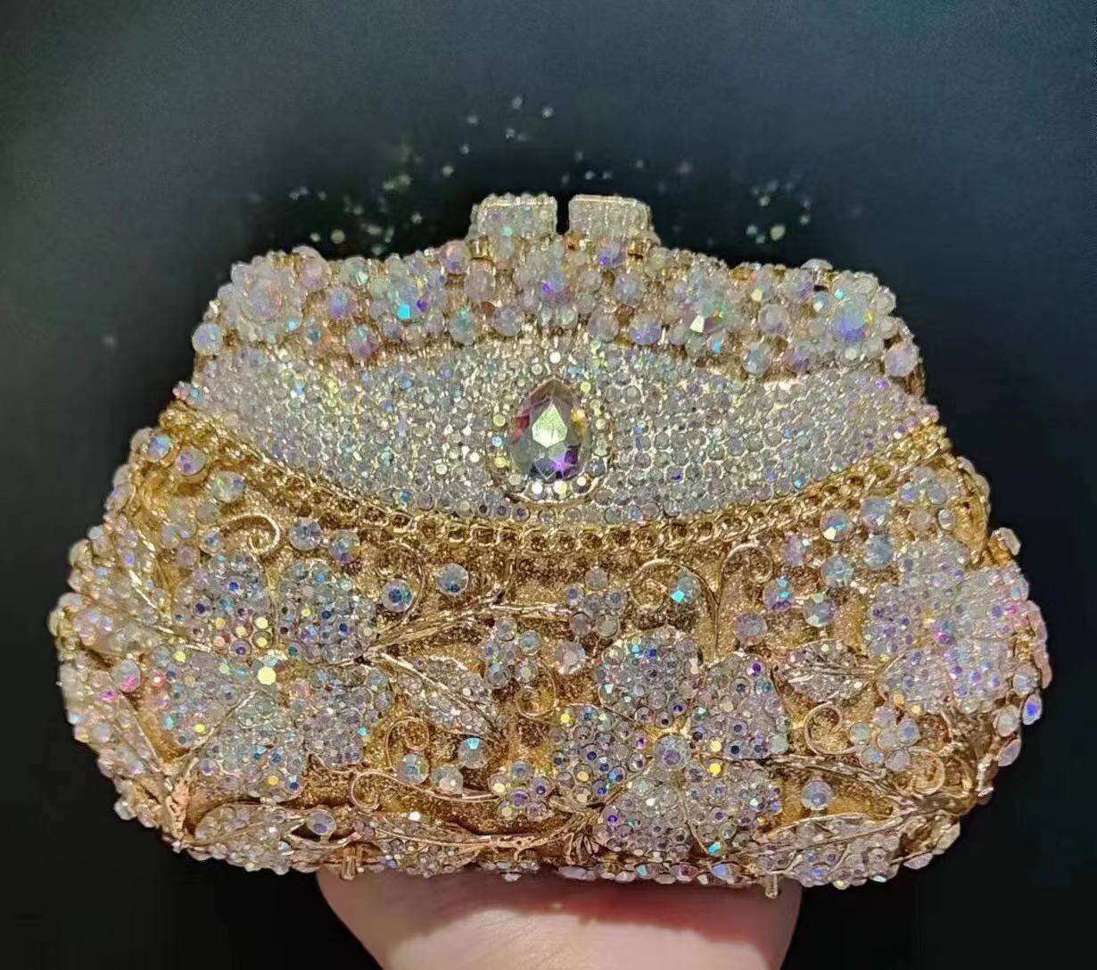 Gold Metal Flower Diamond Even - огляд і ціна Wedding Vendor