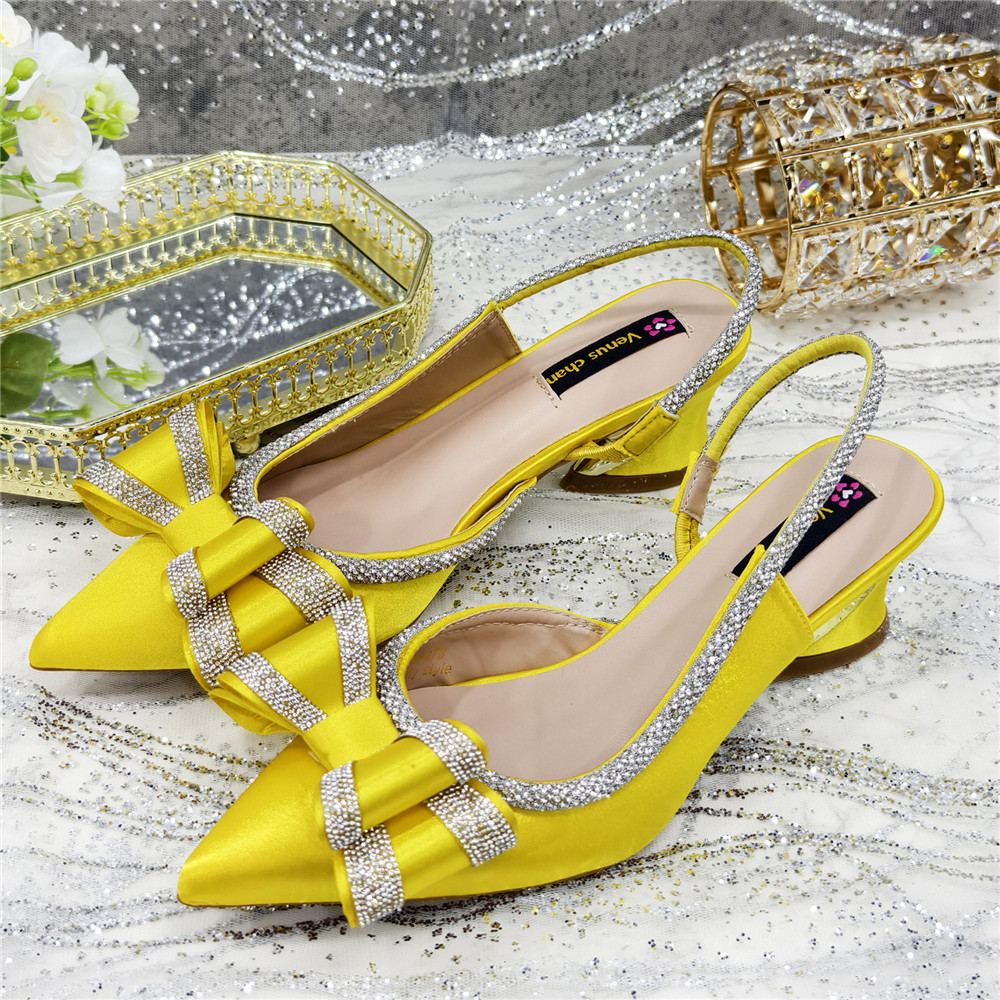 Elegant Yellow Satin Rhineston - огляд і ціна Wedding Vendor